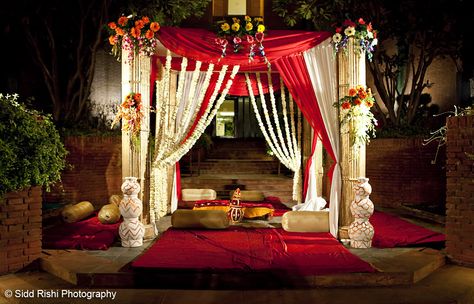 wedding mandap Wedding Decorations Bengali, Bengali Theme Wedding Decoration, Bengali Mandap Decoration, Traditional Bengali Wedding Decor, Bengali Wedding Mandap, Bengali Wedding Decoration, Wedding Pandal, Bengali Decor, Bengali Marriage