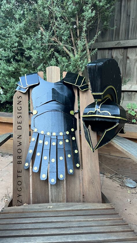 Odin Costume Diy, Gladiator Costume Diy, Cardboard Armour, Gladiator Outfit, Cardboard Armor, Roman Armour, Gladiator Costumes, Cardboard Costume, Armadura Cosplay