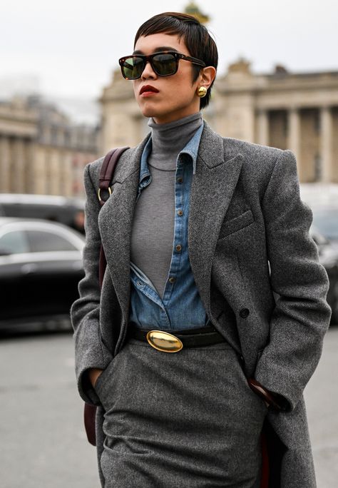 The Best Haircut Trends From Paris Fashion Week Street Style #refinery29 Milan Street Fashion, French Fashion Women, Layering Clothes, Grey Blazer Outfit, Winter Outfit Inspiration, Trending Haircuts, Paris Fashion Week Street Style, Look Casual, Street Style Trends