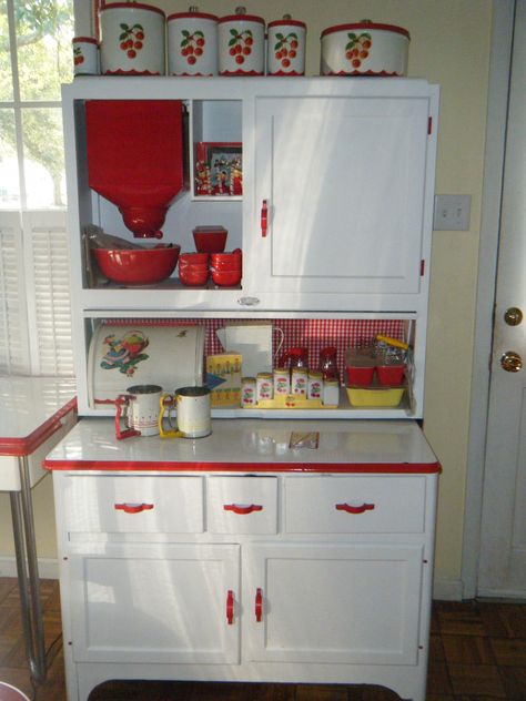 Red White Decor, Red White Kitchen, Red And White Decor, Antique Hoosier Cabinet, Cinder Block Furniture, Vintage Kitchen Cabinets, Kitchen Mudroom, Hoosier Cabinets, Red And White Kitchen