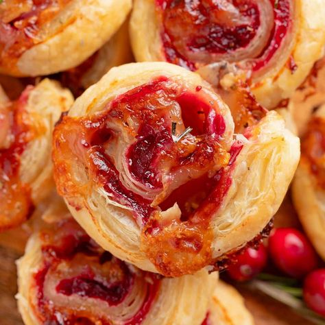 Easy Cranberry Brie Pinwheels are sure to delight with buttery puff pastry, tangy cranberry sauce and smooth, melted brie - irresistible! Brie Pinwheels, Cranberry Puff Pastry, Puff Pastry Appetizers Easy, Cranberry And Brie, Brie And Cranberry, Pastry Pinwheels, Melted Brie, Puff Pastry Pinwheels, Brie Cranberry