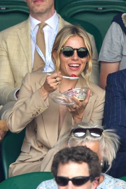 Sienna Miller Smashes Wimbledon With Pimms, Strawberries & Suiting | British Vogue Sienna Miller Aesthetic, Sienna Miller Wimbledon, Sienna Miller Sunglasses, Thirty Flirty And Thriving, Sienna Miller Style, Minimal Chic Style, Wimbledon Fashion, Poppy Delevingne, Sienna Miller