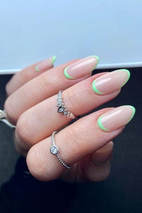 Reverse French Tip nail design Reverse French Nails, Bright Colored Nails, Reverse French Manicure, Nail Art French, Reverse French, Minimalist Nail, Nude Nail Designs, French Nail Art, French Acrylic Nails