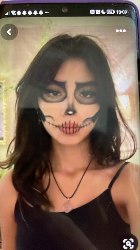 Easy Skeleton Makeup, Skeleton Face, Long Shiny Hair, Skeleton Makeup, Halloween Makeup Pretty, Shiny Hair, Halloween Makeup, Eyeliner, Halloween Face Makeup