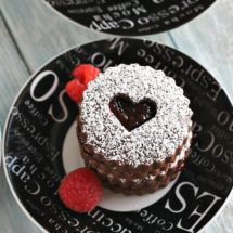 Linzer Cookie X Creme Brulee Cookie, Linzer Cookies With Chocolate Filling, Linzer Cookies Aesthetic, Linzer Tart Cookies, Raspberry Linzer Cookies, Linzer Cookies Recipe, Cookies Box, Coconut Biscuits, Valentines Baking