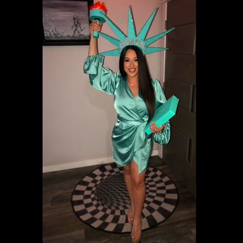 Statue Of Liberty Costume Women, Statue Of Liberty Halloween Costume, Statue Of Liberty Outfit, Diy Statue Of Liberty Costume, Lady Liberty Costume, New York Costume, Halloween Costume 2023, Statue Of Liberty Costume, Witches And Warlocks