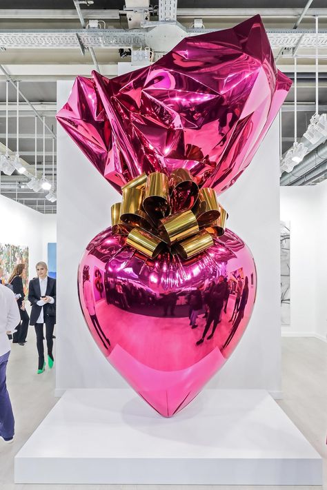 Valentines Installation, Jeff Koons Art, Jeff Koons, Balloon Art, Art Basel, Pop Up Store, Valentin Nap, Valentine Decorations, Art Show