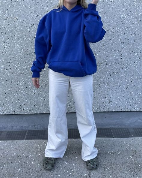 Royal Blue Crewneck Outfit, Blue Sweatshirt Outfit Aesthetic, Royal Blue Sweatshirt Outfit, Blue Hoodie Outfit Aesthetic, Royal Blue Hoodie Outfit, Light Blue Hoodie Outfit, Blue Hoodie Aesthetic, Royal Blue Sweater Outfit, Blue Crewneck Outfit