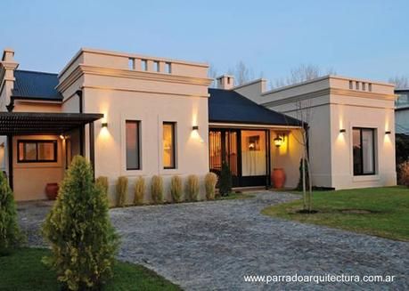 Casa de campo tradicional y moderna en Argentina. - Paperblog Ideas House Design, Pakistan Home, One Storey House, Rustic Patio, Residential Building Design, Classic House Design, House Design Exterior, Casa Country, Casa Vintage