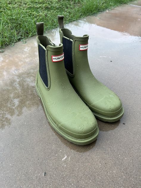 Hunter Commando Rain Boot Editor Review | POPSUGAR Fashion Hunter Chelsea Boots Outfit, Hunter Chelsea Boots, Hunter Chelsea, Best Rain Boots, Chelsea Boots Outfit, Chelsea Rain Boots, Popsugar Fashion, Rain Boot, Casual Work Outfits