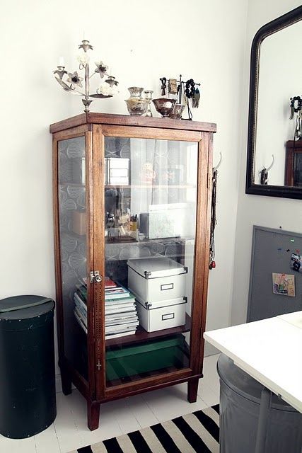 ... Antique Furniture Victorian, Koti Diy, Smart Tiles, Glass Cabinet, Office Interior, Linen Closet, Cheap Home Decor, Showcase Design, Bathroom Inspiration