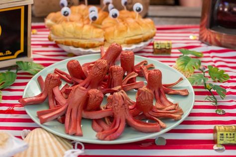 Pirate Day Snack Ideas, Pirate Themed Snacks For Kids, Pirate Dinner Party Food, Pirates Of The Caribbean Food, Pirate Birthday Party Food, Pirate Party Snacks, Pirate Themed Food, Pirate Snacks, Pirate Dinner