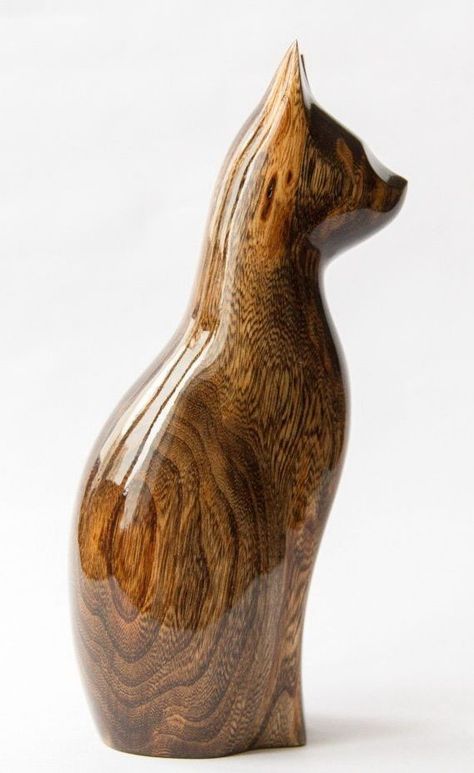 Cat Carving Wood, Small Wooden Carvings, Cat Wood Carving, Wooden Cats, Woodcarving Ideas, Cat Carving, Tre Kunst, Carved Wooden Animals, Carving Painting