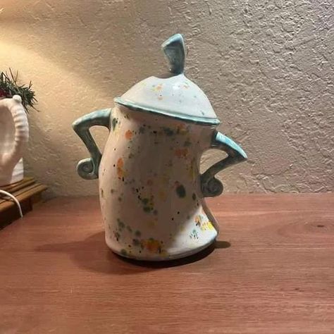 Hoosier Cabinets, Sugar Pot, Sugar Jar, Cerámica Ideas, Clay Diy Projects, Ceramics Pottery Art, Minimalist Kitchen, Home Room Design, Diy Clay