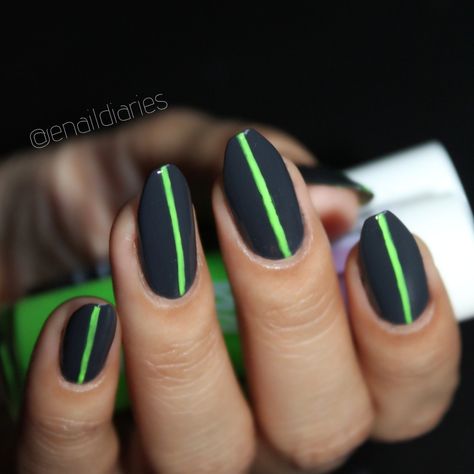 Black Lime Green Nails, Black Neon Green Nails, Neon Stripe Nails, Black And Green Nails Short, Neon And Black Nails, Black Neon Nails, Black And Green Halloween Nails, Black And Lime Green Nails, Shego Nails