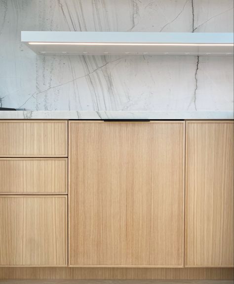 We were so excited to custom design these cabintes for our Manhattan Beach client. Modern Kitchen Light Wood Cabinets, Full Overlay Flat Panel Cabinets, Flat Panel White Oak Cabinets, White Oak Flat Panel Kitchen Cabinets, Flat Face Cabinets, White Oak Kitchen Design, White Oak Modern Kitchen, Kitchen Cabinet Door Design, Modern White Oak Kitchen