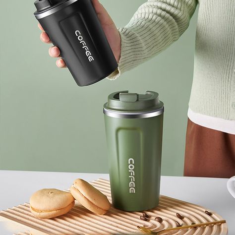 Travel Mug Aesthetic, Copo Stanley, Kitchenware Design, Coffee Thermos, Stainless Steel Coffee Mugs, Thermos Flask, Travel Car, Coffee Cup Design, Thermal Mug