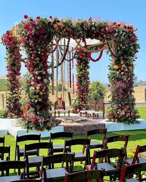 Floating Mandap, Sikh Wedding Decor, Mehndi Stage Decor, Entry Decoration, Wedding Mandap Decor, Floral Mandap, Shaadi Decor, Mandap Design, Mehendi Decor Ideas