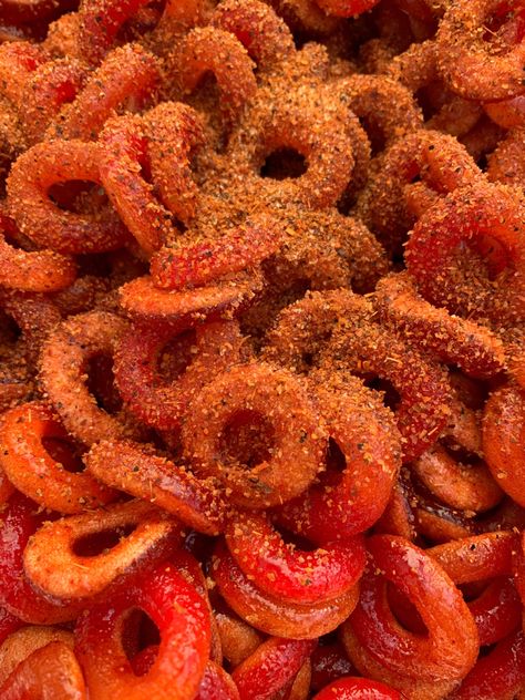 Ingredients: Fizzy Peach Rings: glucose syrup, sugar, water, halal beef gelatine, modified potato starch, acids (E330, E270, E296), artificial flavour, carnauba wax, colours (E100, E163, E129, E160). Chamoy sauce: water, salt, sugar, citric acid, chilli peppers, chamoy flavour, xanthan gum, sodium benzoate as preservative. Tajin: chilli peppers, salt, dehydrated lime juice, xanthan gum. *May contain traces of nuts* Tajin And Chamoy, Chamoy Sauce, Spicy Candy, Mexican Candy, Chilli Peppers, Potato Starch, Chilli Pepper, Sodium Benzoate, Peach Rings