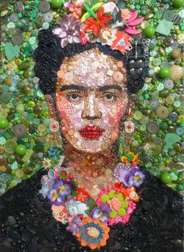 Frida Kahlo by Jane Perkins. Created with buttons. From the website: "I am a ‘re-maker’, taking inspiration from found objects and turning them into something new." Kunst Collages, Mosaic Portrait, Frida Art, Recycled Art Projects, Trash Art, Found Object Art, Wow Art, Recycled Art, Button Art