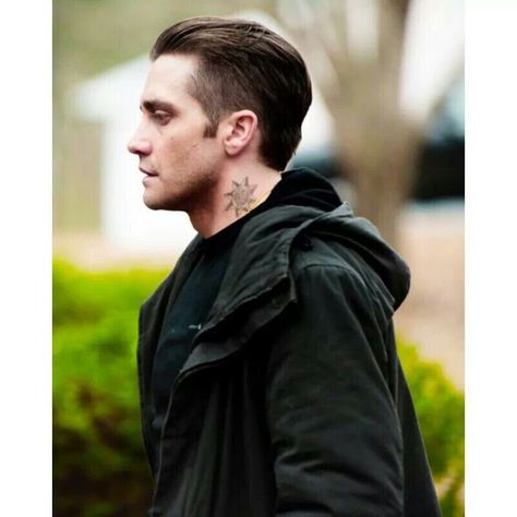 Jake Gyllenhaal Prisoners Haircut, Detective Loki, Maluma Haircut, Mens Slicked Back Hairstyles, Prisoners 2013, Strong Woman Tattoos, Beautiful Women Quotes, Military Photography, Handsome Men Quotes