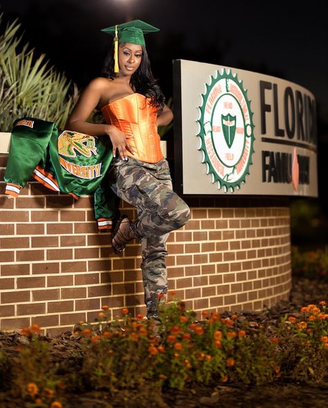 Hbcu Graduation Pictures, Graduation Shoot Ideas, Senior Portrait Outfits, Nursing Graduation Pictures, College Graduation Photoshoot, College Graduation Pictures Poses, Grad Photography, College Graduation Pictures, Graduation Photography Poses