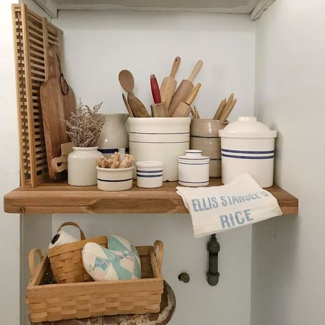 Crock Decor, Kitchen Open Shelves, Hutch Decor, Easy Room Decor, Kitchen Open, Lining Up, Utensil Crock, Chic Farmhouse, Old Farmhouse