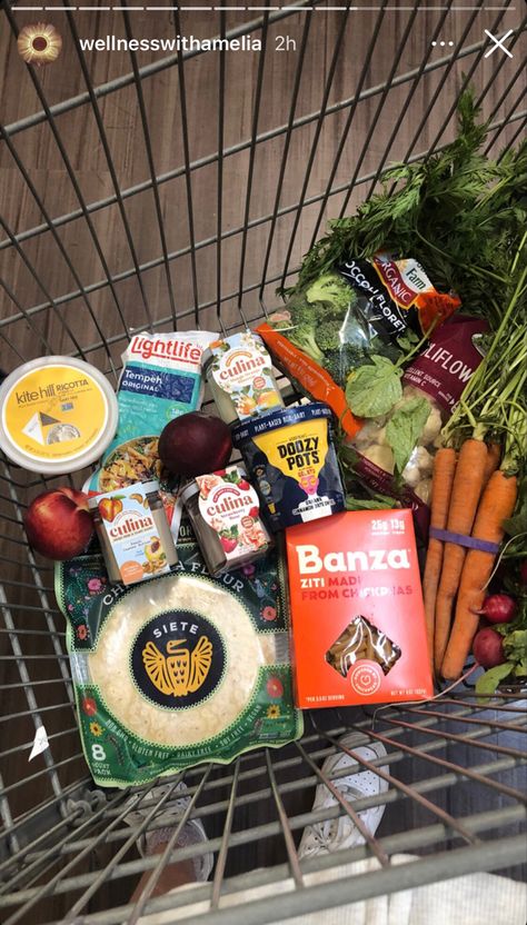 Grocery Cart Aesthetic, Grocery Inspiration, Grocery Market, Vegan Grocery, Organic Snacks, Food Insecurity, Healthy Groceries, Healthy Shopping, Healthy Food Motivation