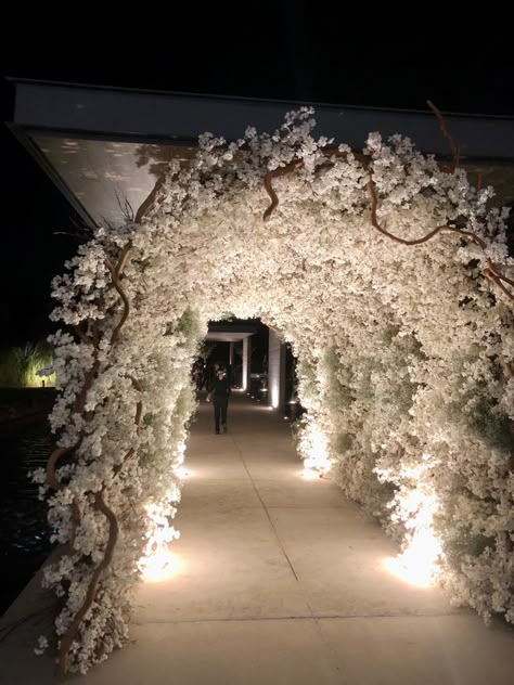 Twilight Wedding Theme Ideas, Wedding Tunnel Entrance, Wedding Venue Entrance Decor, Wedding Venue Entrance, Floral Tunnel, Wedding Foyer, Wedding Throne, Wedding Tunnels, Wedding Proposal Ideas Engagement