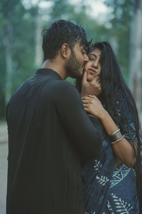 Girlfriend Poses, Mindset Therapy, Indian Wedding Couple Photography, Love Couple Images, Self Portrait Poses, Couple Picture Poses, Cute Romantic Quotes, Love Couple Photo, Cute Couple Poses