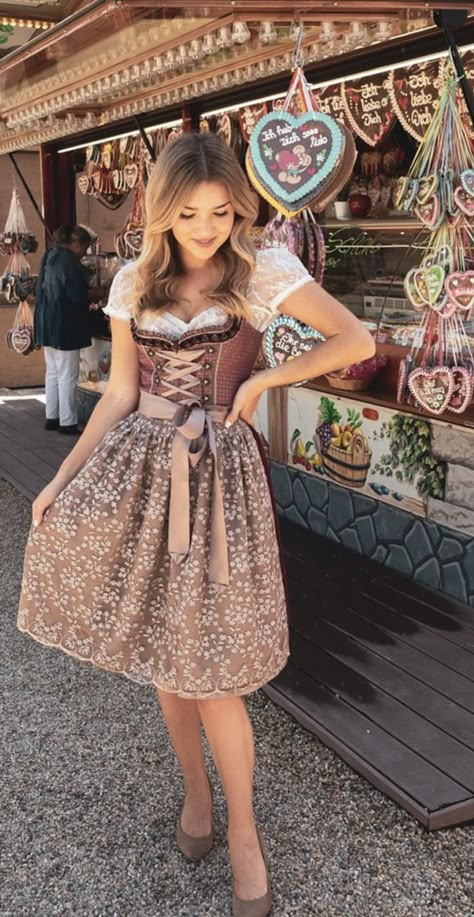 Drindl Dress Oktoberfest, German Drindle, Dirndl Aesthetic, German Lifestyle, Octoberfest Girls, Dirndl Dress Traditional, Traditional German Clothing, Drindl Dress, Dirndl Dress Oktoberfest