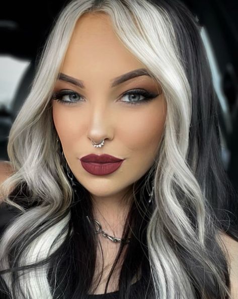 White Hair Highlights, Ash Blonde Hair Balayage, Money Piece Hair, Red Blonde Hair, Black Hair Balayage, Hair Color Underneath, Colored Hair Tips, Money Piece, Vibrant Style