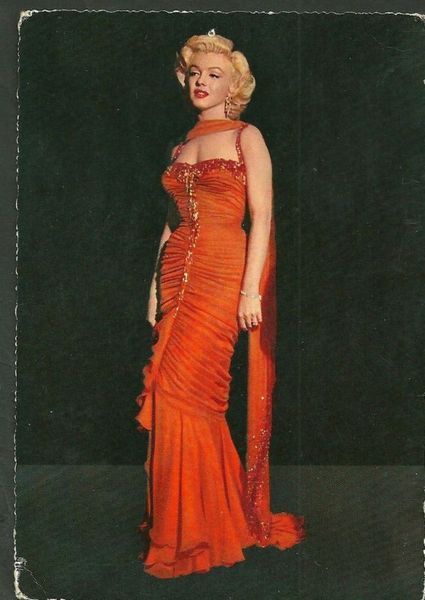 MM Marlyne Monro Orange Dress, Marilyn Monroe Inspired Prom Dress, Marylin Monroe Iconic Outfits, Marylin Monroe Orange Dress, Marylin Monroe Dresses, Marilyn Monroe Orange Dress, Marilyn Monroe Red Carpet, Marilyn Monroe Red Dress, Vintage Hollywood Dresses