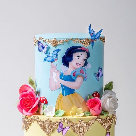 White Birthday Cake Design, Snow White Birthday Cake, White Birthday Cake, Snow White Cake, Birthday Cake Design, White Birthday Cakes, Snow White Birthday, Cake Artist, White Birthday