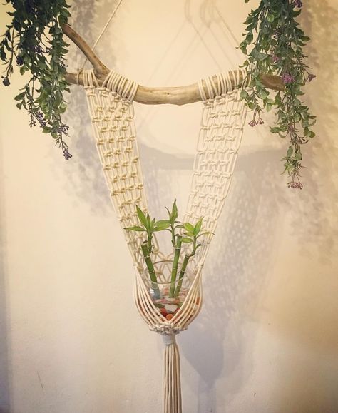 Driftwood Macrame, Macrame Plant Hanger Tutorial, Macrame Plant Hanger Patterns, Plant Hanging, Boho Crafts Diy, Weaving Loom Projects, Diy Macrame Plant Hanger, Macrame Wall Hanging Patterns, Macrame Plant Holder