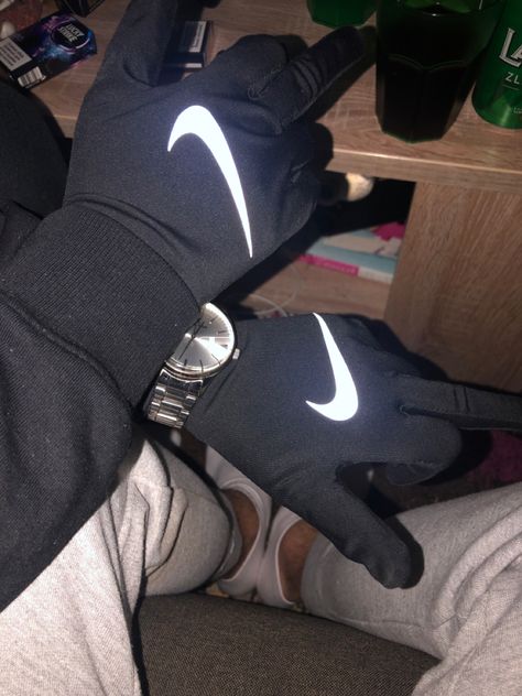 Nike Gloves Drip, Aesthetic Pfp Instagram Black, Black Nike Cap, Nike Drip, Halloween Tiktok, Bmw Drift, Uk Fits, Nike Gloves, Gloves Outfit