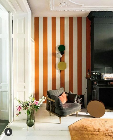 Weird Nook Ideas, Kendal House, Striped Walls Bedroom, 70s Interior, Striped Walls, Interior Renovation, 70s Style, Pisco, Home Construction