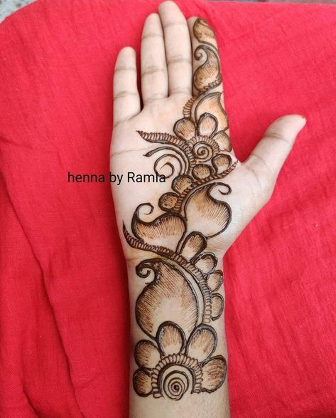 Mehdi Degine Arabic, Arebian Mehandi Designs Easy, Mehandi Desain, Mehandi Arabic Designs, Mehdi Degine Simple, Mehdi Degine, Arabic Mehendi, Beautiful Simple Mehndi Design, Simple Mehendi