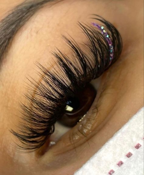 Nails With Eyelash Design, Feathered Eyelash Extensions, Gold Glitter Lash Extensions, Lash Extensions With Rhinestones, Sparkly Lash Extensions, Glitter Lashes Extensions, Eyelash Extensions With Glitter, Lash Extensions With Decals, Lash Extensions With Glitter