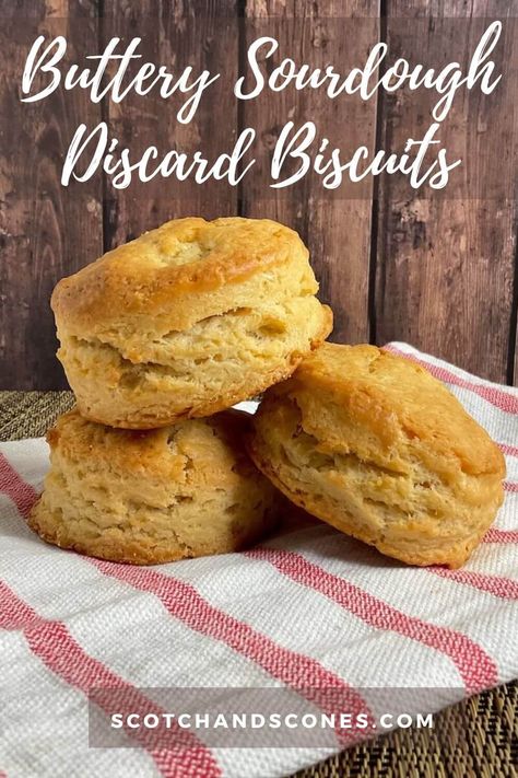 Sourdough Discard Biscuts, Sourdough Discard Biscuits Recipes, Biscuits With Sourdough Discard, Sour Dough Discard Biscuits Recipe, Sourdough Discard Buscuit, Sourdough Starter Biscuits Recipe, Sourdough Biscuits Recipe Easy, Discard Biscuits Easy, Sourdough Discard Biscuits No Buttermilk