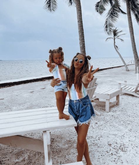 Mommy And Me Vacation, Mom And Daughter Beach Photos, Mother Daughter Beach Trip, Mom And Daughter Beach Aesthetic, Mom And Toddler Beach Photos, Vacay Pics, Amusement Park Outfit, Cancun Outfits, Girls Beach Trip