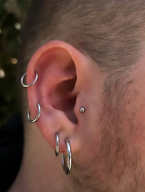 Double Lobe Piercing, Guys Ear Piercings, Unique Ear Piercings, Men's Piercings, Jewel Tattoo, Cool Ear Piercings, Cute Ear Piercings, Boys Jewelry, Hair Tattoos