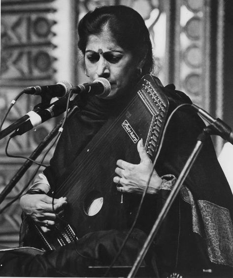 High notes: Kishori Amonkar forbids any lights on her face during the concert. “One cannot go into a trance then”. (Express photo by Hemant Chawla) Hindustani Classical Music Aesthetic, Tanpura Aesthetic, Indian Music Aesthetic, Indian Classical Music Aesthetic, Kishori Amonkar, Portraiture Reference, Hindustani Classical Music, Carnatic Music, Iconic Faces