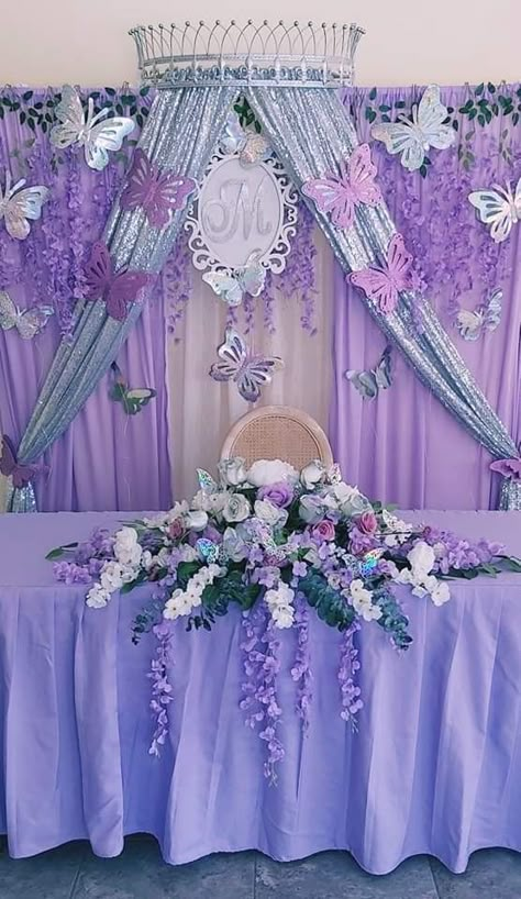 Purple Flowers Decoration, Purple And Silver Flower Centerpieces, Light Purple 15 Decorations, Lavender Enchanted Forest Quince, Quince Gift Table Ideas, Quinseñeras Ideas Decoracion, Light Purple Quinceanera Decorations, Purple Quinceanera Decorations, Purple Quince Decorations