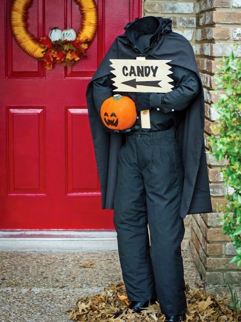 Headless Horseman Door Greeter: Beauty 3 Diy Headless Horseman, Scary Halloween Decorations Outdoor Diy, Outdoor Halloween Decor Ideas, Halloween Decorations Party Scary, Headless Horseman Halloween, Diy Halloween Door Decorations, Halloween Diy Door, Halloween Decorating Ideas, Outdoor Halloween Decor