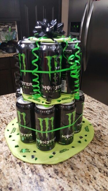 Monster can cake Energy Drink Gift Ideas, Monster Energy Cake Ideas, Monster Energy Drink Can Crafts, Monster Can Ideas For Room, Monster Energy Cake, Monster Gift Ideas, Monster Drink Cake Ideas, Monster Cans Diy, Drink Basket