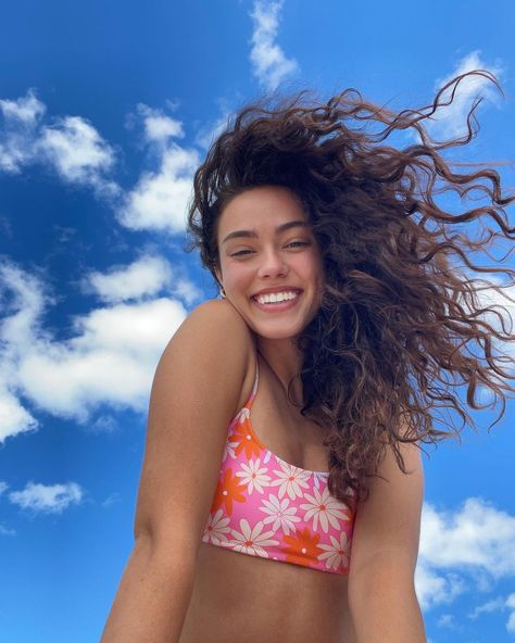 Bree Camden, Kiana Davis, Adams Aesthetic, The Cheat Sheet, Sarah Adams, Cheat Sheet, Aesthetic Hair, Beautiful Smile, Photoshoot Poses