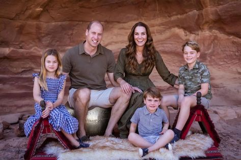 The Duke and Duchess of Sussex unveil their family Christmas card - featuring Archie and Lilibet | Tatler Ducesa Kate, Vévodkyně Kate, Prins Philip, Fürstin Charlene, Prințesa Diana, Principe William Y Kate, Prinz George, Prince Georges, Princ Harry