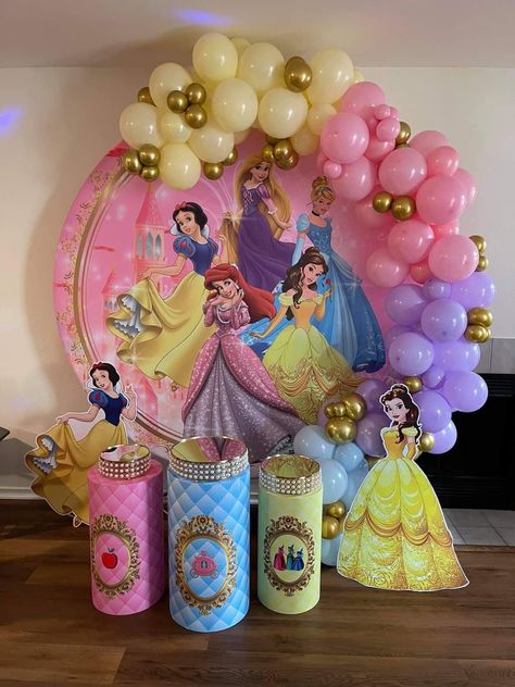 Disney Princess Birthday Backdrop, Princess 1st Birthday Party Decoration, Princess Theme Birthday Party 1st, Disney Princess Centerpieces Diy, Princess Backdrop Ideas, Cincoañera Ideas, Princess Party Ideas Decorations, Disney Princess First Birthday, Princess Centerpiece Ideas