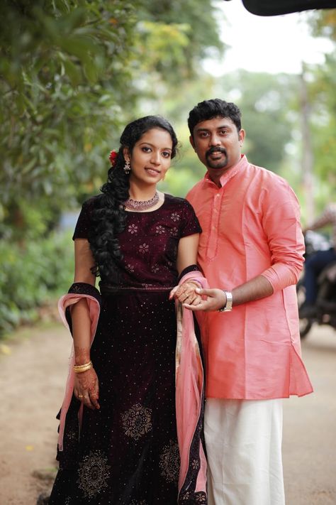 Hindu Engagement Dress, Kerala Engagement Dress Hindus, Kerala Engagement Dress Hindus Couple, Save The Date Kerala, Hindu Engagement, Marriage Art, Kerala Engagement Dress, Save The Date Pictures, Simple Save The Date